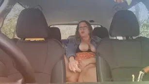 Emma Banks - Cumming In Her Car чат для бесплатное