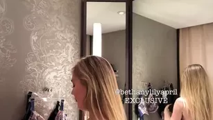 Beth Lily fitting room чат для бесплатное порно реальный секс