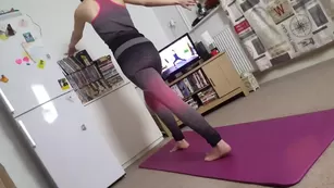 camilla_tootsie yoga_is_good_for_the_mind_and_soul_my_soles_look_soft._goddess_hard_at_work. Адалт вэбкамс чат для бесплатное порно реальный секс