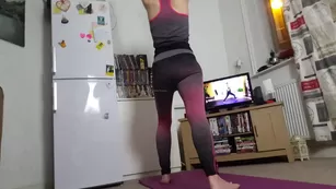 camilla_tootsie yoga_is_good_for_the_mind_and_soul_my_soles_look_soft._goddess_hard_at_work. Адалт вэбкамс чат для бесплатное порно реальный секс