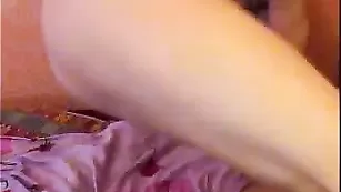 Красивая дама PanaceaSex трахает пизду фаллосом