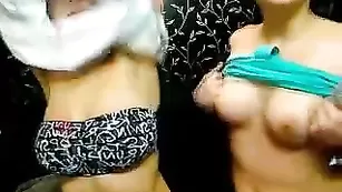 Грудастые цыпочки эротично раздеваются Aleksiya