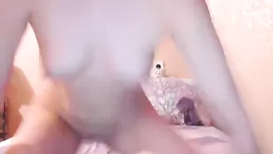 Рыжая сука Sasha_Flexy позирует в чулочках