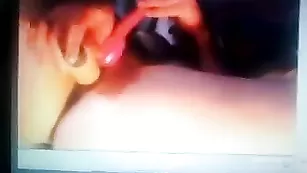Обнаженная телочка littlemary8 мастурбирует пизду