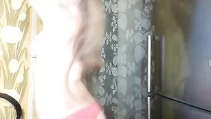 Сочная kiss112 ласкает красивые сиси