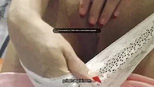 Пылкая соска Meimei раздевается перед камерой