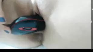 Блаженная Senzuala1990 трахает пизду мышкой