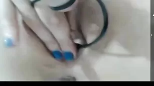 Блаженная Senzuala1990 трахает пизду мышкой