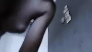 Француженка morgane88 трахает попку самотыком