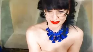 Очкастая леди hotzlata любит трахнуть попку