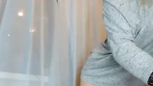 Пылкая малышка BlackFox соблазняет шикарной попой