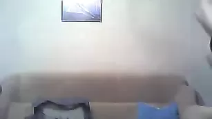 Смазливая нимфа _Stasie_ танцует стриптиз