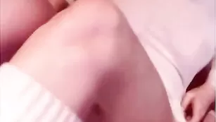 Пышногрудая блудница kiracherry бреет пизденку