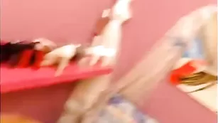 Бабенка сосет хуй и жестко трахается 2koshki