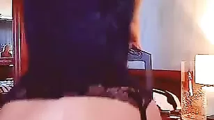 Пышногрудая блондинка ебется секс игрушкой IlonaVIP