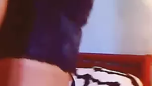 Пышногрудая блондинка ебется секс игрушкой IlonaVIP