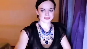 Татуированная соска SweetBritany обнажает свои прелести