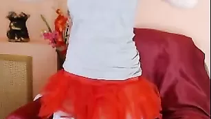 Роскошная модель LightDreammm трахает пальчиком анал