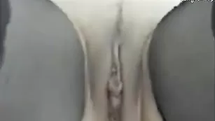 Русская блядь Perrsik теребит половые губки