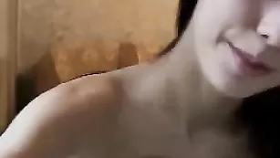 Неподражаемая Kapriska обнажается перед камерой