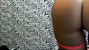 Блонда MartaStar трахает анал пальчиком