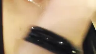 Очаровательная briuneto4ka соблазняет упругой попой