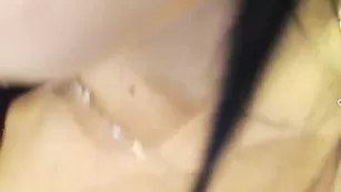 Очаровательная briuneto4ka соблазняет упругой попой