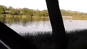 Грудастая цыпочка loverhia шалит в машине на природе