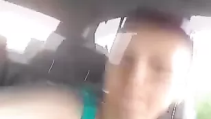 Грудастая цыпочка loverhia шалит в машине на природе