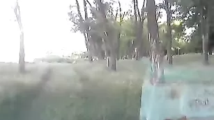 Грудастая цыпочка loverhia шалит в машине на природе