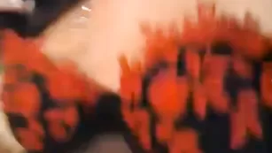 Блаженная соска Veronichka обнажает грудь во фри