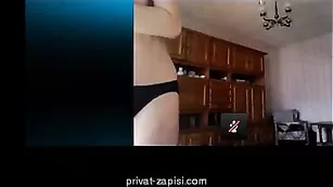 Украинская давалка Маша Пинчук массирует грудь