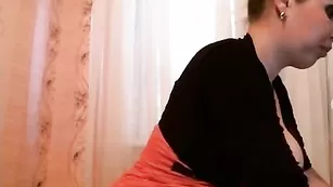 Пышногрудая сука molo4kokira сжимает сосочки