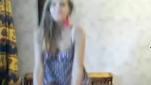 Развратная красавица lora67 трахает пизденку