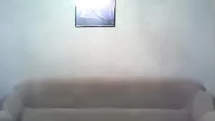 Стройная блондиночка Stas_Ya исполняет стриптиз