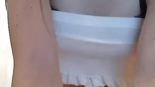 Жаркая самка J_A_I_N_A трахает очко самотыком