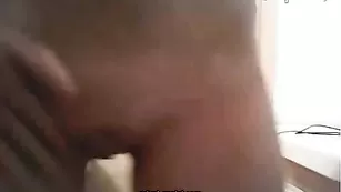 Строптивая kiskamary трахает пальчиками клитор