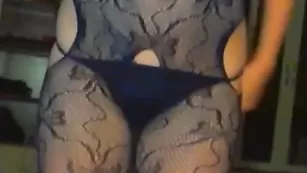 Знойная самка LightErotic мнет большие сиси