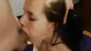 Шальная курва делает глубокий минет BestOralHD