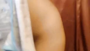 Самка с большой попой mary777 трахает очко