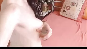 Шальная соска Littlealica грубо долбит попку