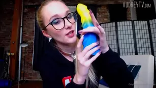 audreyalien audrey rides a monster дилдо 20 min Адалт вэбкамс чат для бесплатное порно реальный секс