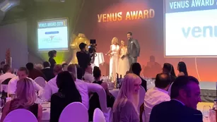 evelinedellai1 Venus Awards 2019 Адалт вэбкамс чат для бесплатное порно