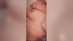 littlebrat92 Playing in the tub Адалт вэбкамс чат для бесплатное порно