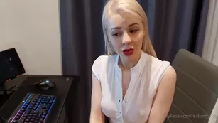 linked realsindyday 19 12 2020 26 secretary sindy gets caught by her boss watching порно at work has to prove her w Адалт вэбкамс чат для бесплатное порно