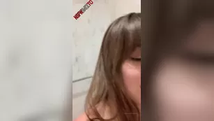 Riley Reid taking shower порно реальный секс