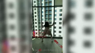Brilliantly Divine dancing голая in front of the window чат для бесплатное порно реальный секс