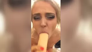 Cassie Starz toilet дилдо мастурбация with anal plug порно реальный секс