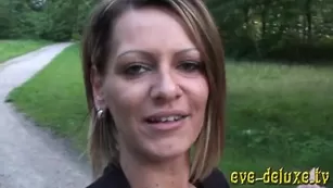 Eve Deluxe Spontaner минет in Wald порно реальный секс