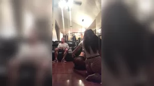 Amia Miley Trying to learn how to twerk чат для бесплатное порно реальный секс